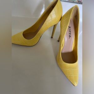 Yellow Croc Skin Pump